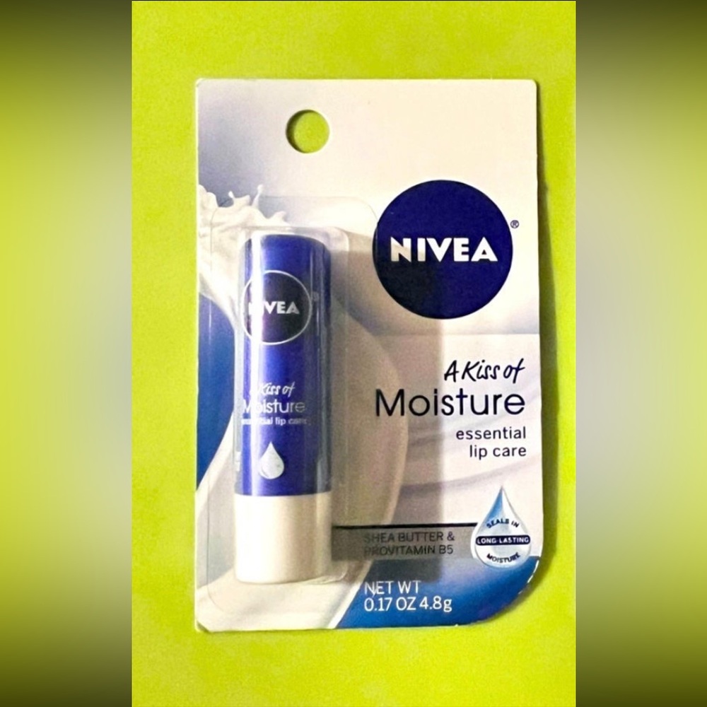 1 NIVEA A Kiss of Moisture Essential Lip Care Shea Butter Balm Made In Germany